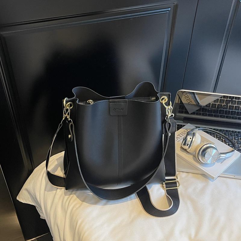 Large Capacity Bag Women's Bag Autumn and Winter New Trendy Fashion Broadband Messenger Bag Shoulder Handbag