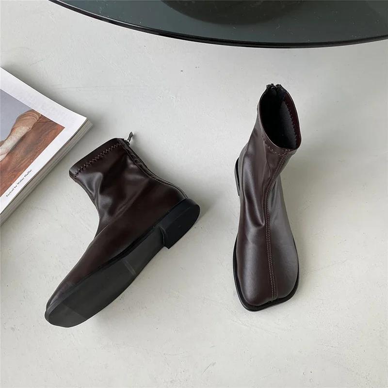 

Осенние женские тонкие короткие сапоги, модные ботильоны с молнией сзади, на плоской подошве, удобные мягкие кожаные женские туфли 35 коричневый
