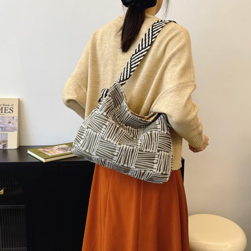 Stylish Vintage Summer 2024 Large Capacity Tote Bag Versatile Crossbody Bag In Brown Green Blue Yellow