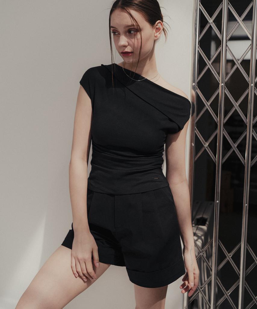 HARDCORE HAPPINESS One-Pleat Cuff Classic Shorts_Black