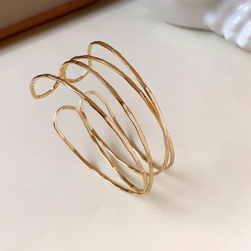 Asymmetrical Wide Face Statement Bangle: Elegant European & American Bracelet for Fashion-Forward Style