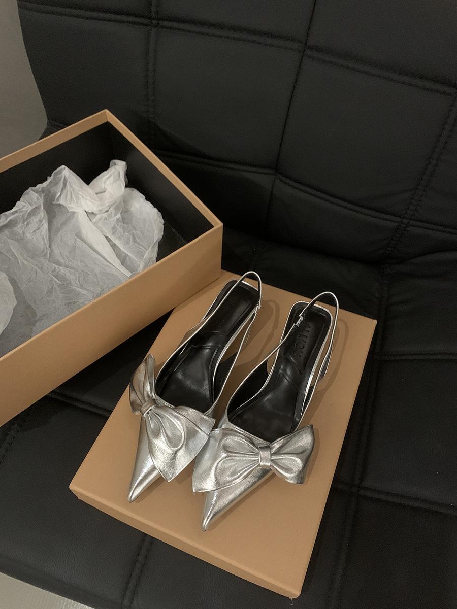 

Высококлассные серебристые туфли-лодочки с бантом, темпераментные, женские, 2024 новые популярные, весенне-летние, с закрытым носком, на высоком каблуке, сандалии 39 серебряный