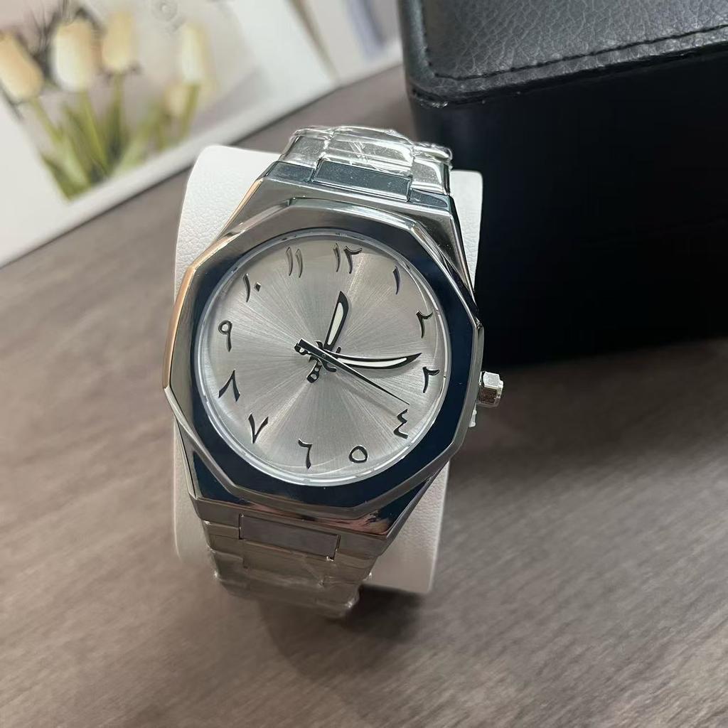 Fashion Versatile Watch Ultra-thin Men's Watch Steel Belt Quartz Watch