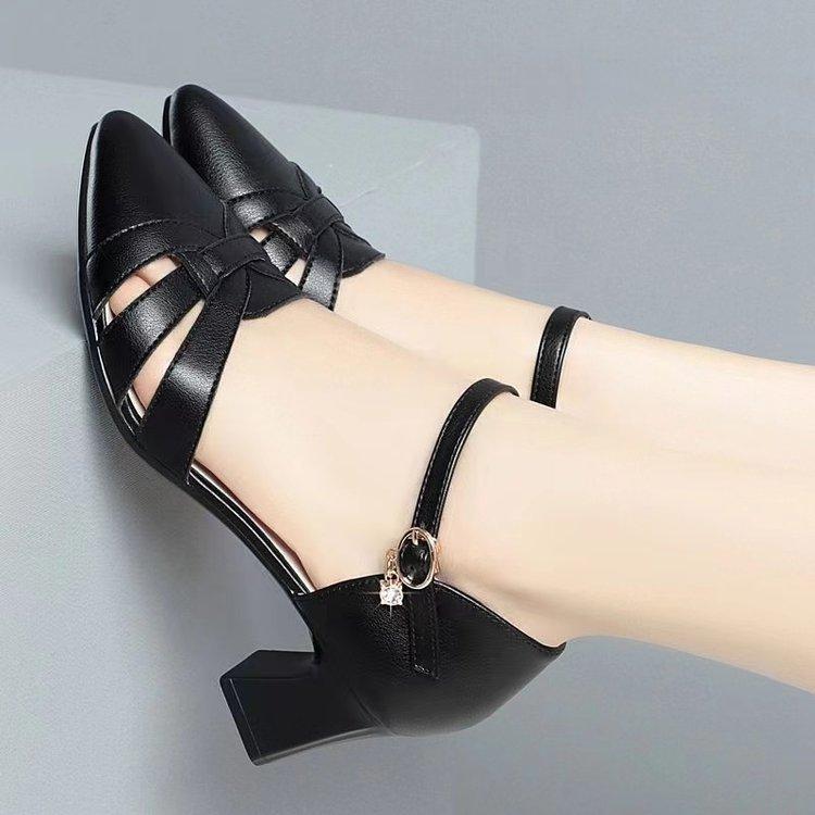 

Summer pointed thick heel sandals women s soft sole summer middle heel fashion temperament with skirt women s shoes 35 чорний