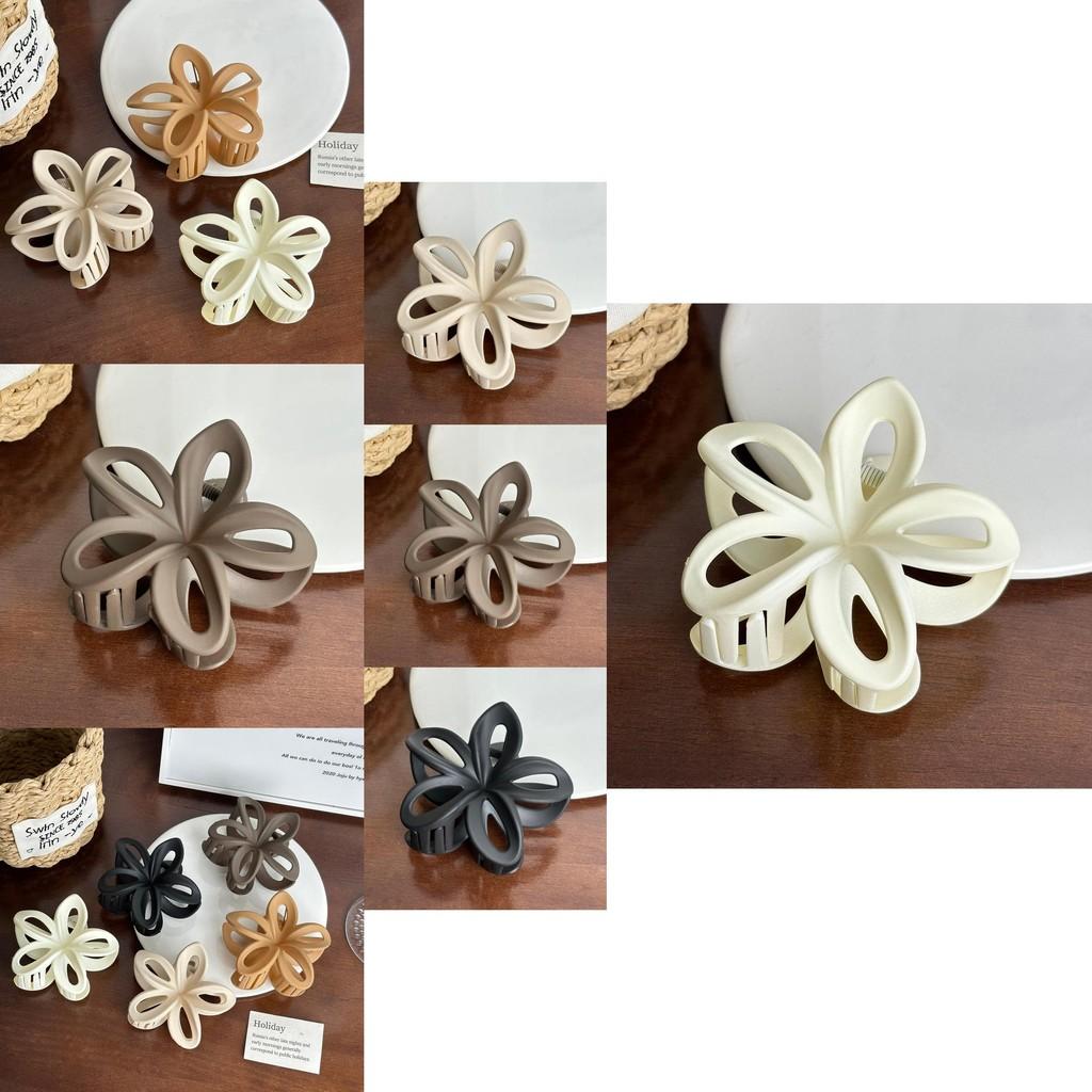 Versatile And Chic Hair Claw Clip With Intricate Floral Carving Perfect For All Occasions
