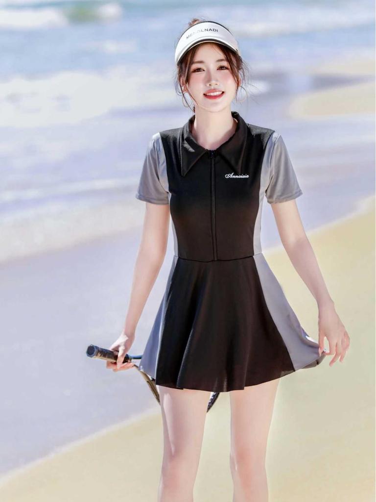 Women's Patchwork Slimming One-Piece Swimsuit - Elegant and Conservative Swimwear for Vacation or Hot Springs