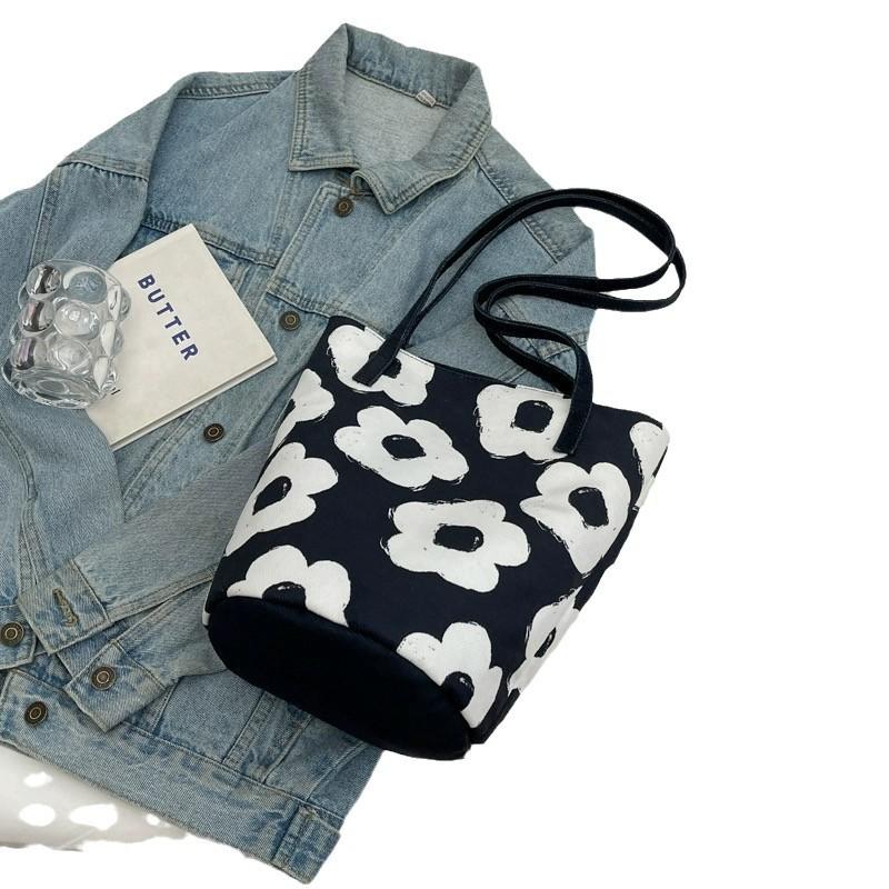 Original design large-capacity canvas bag black and white simple retro flower shoulder bag casual versatile literary bucket bag