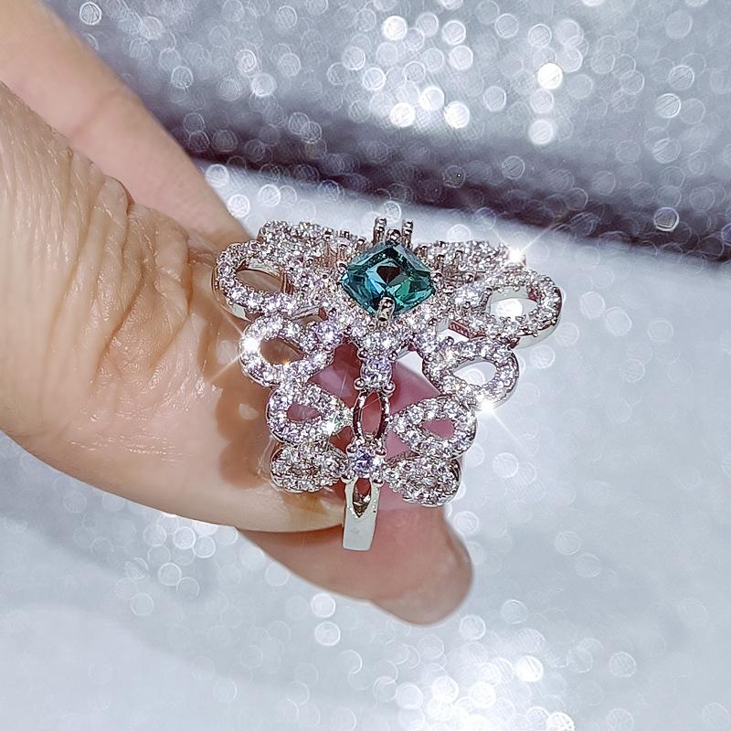 New European and American Bridal Jewelry Retro Luxury Temperament Diamond Ring Super Flash Zircon Inlaid with Hollow Patterns