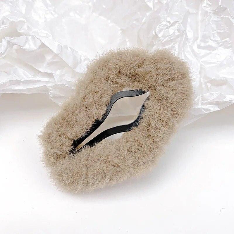 Neue Vintage Wolke Plüsch Haar Clips Elegante Einfarbig Haarnadel Barrettes Haar Klemme Clip Mode Frauen Haar Zubehör Kopfbedeckungen
