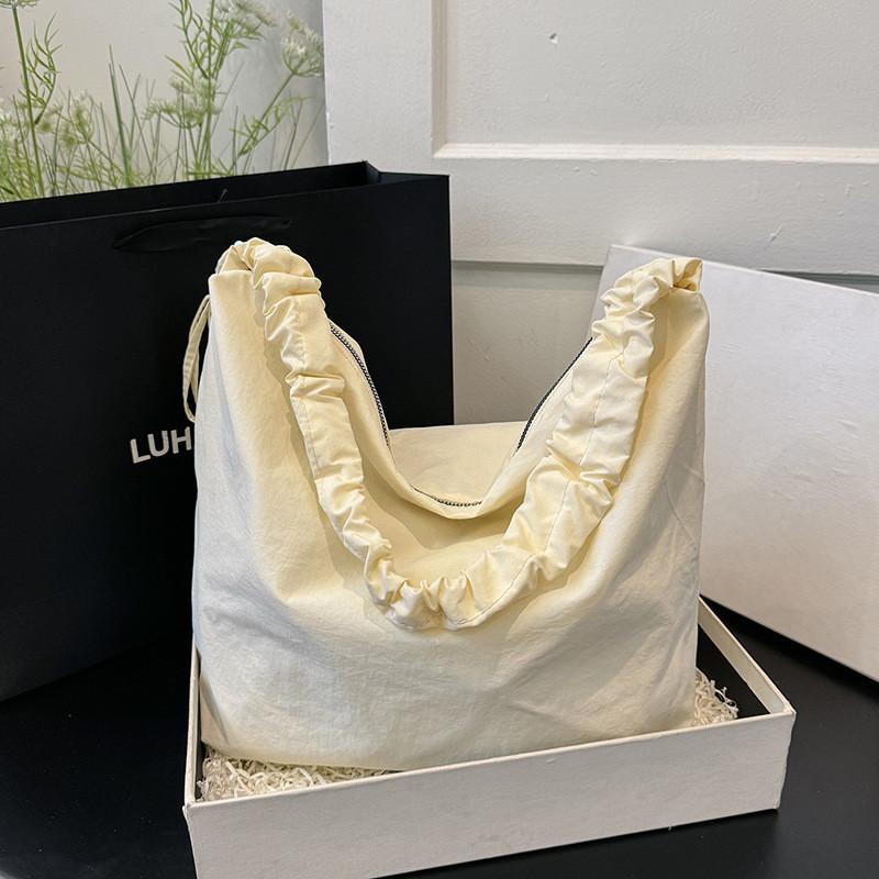 Fashionable Street Style Pu Tote Bag With Spacious Capacity Soft Mid-hardness