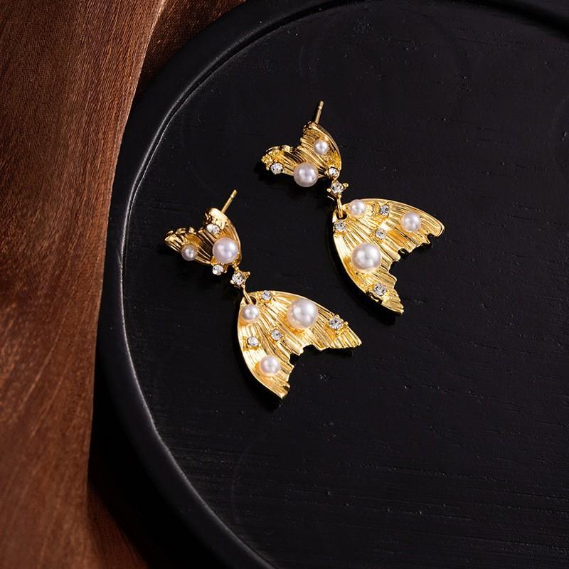 Mermaid Pearl Earrings High-End Women S Light Luxury Niche Earrings Imitation Silver Needle Earrings Texture Fishtail Jewelry