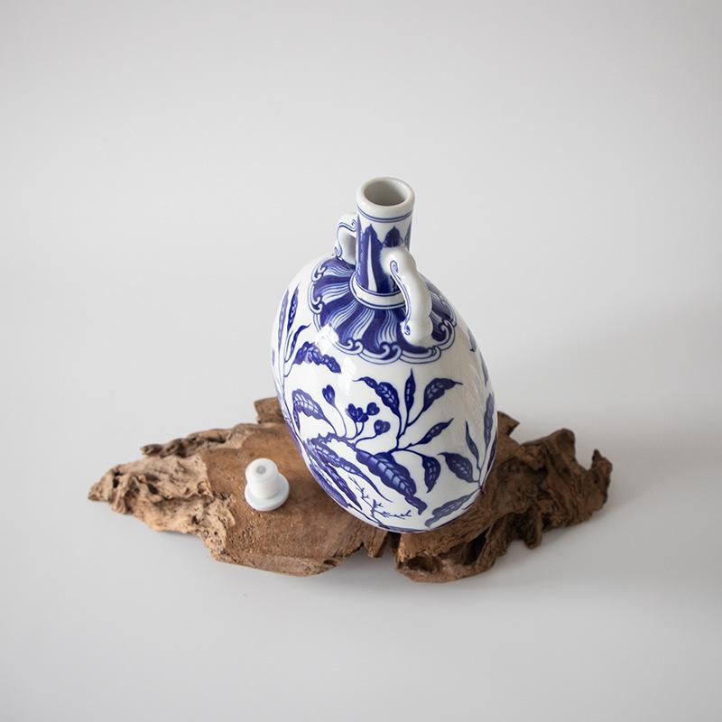 Jingdezhen Blue and White Porcelain Vase: Old-Fashioned Ceramics Inspired by the Forbidden City for Living Room Decor.