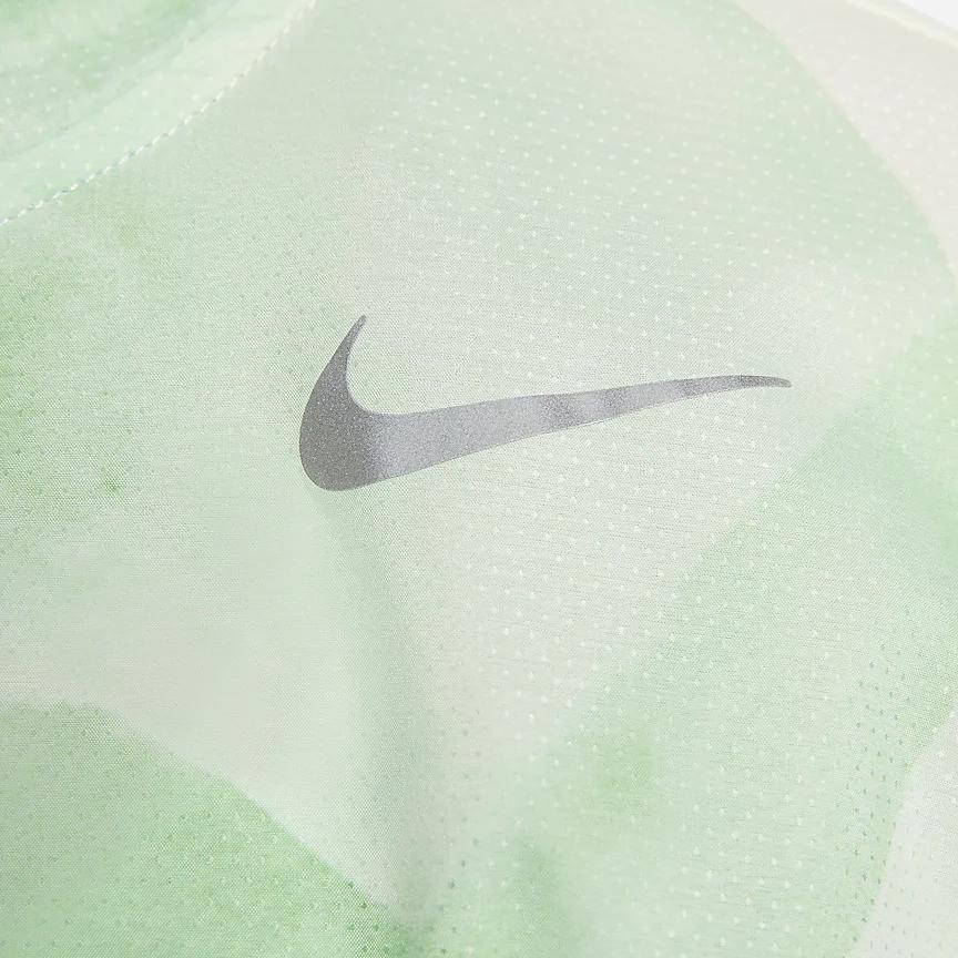 Nike Impossibly Light Jackets & Coats Women's Sail White HF6181-133