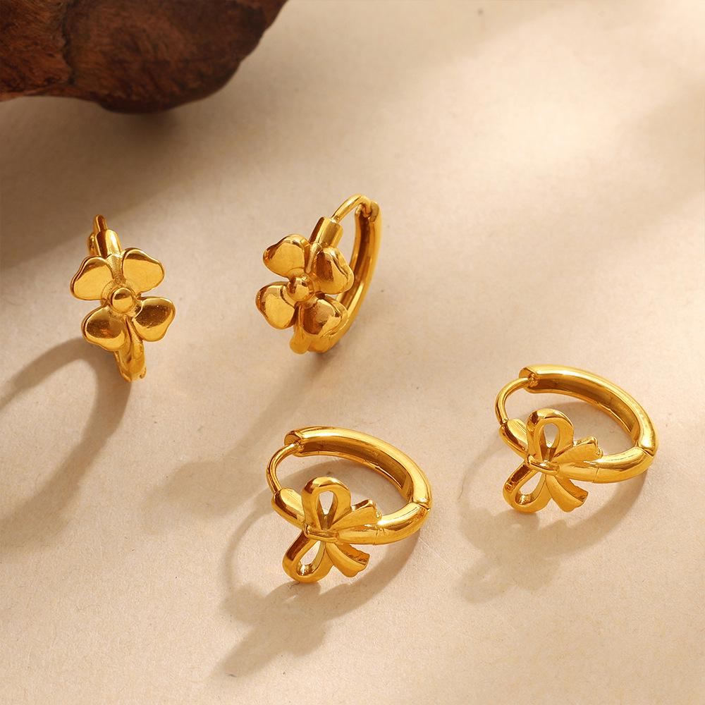 Elegant Four-Leaf Clover Earrings for Women – Versatile, Daily Wear with a Touch of Luxe.