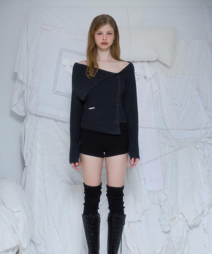 ROSEFRANTZ Unbalance Collar Button Knit [Charcoal]