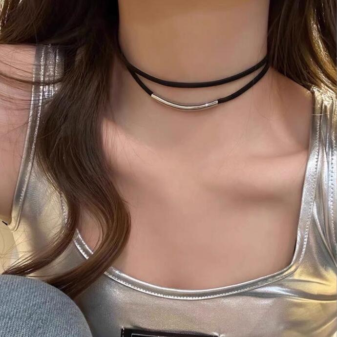 Štýlový pikantný kožený zvončekový choker náhrdelník – Unikátny menšinový dizajn