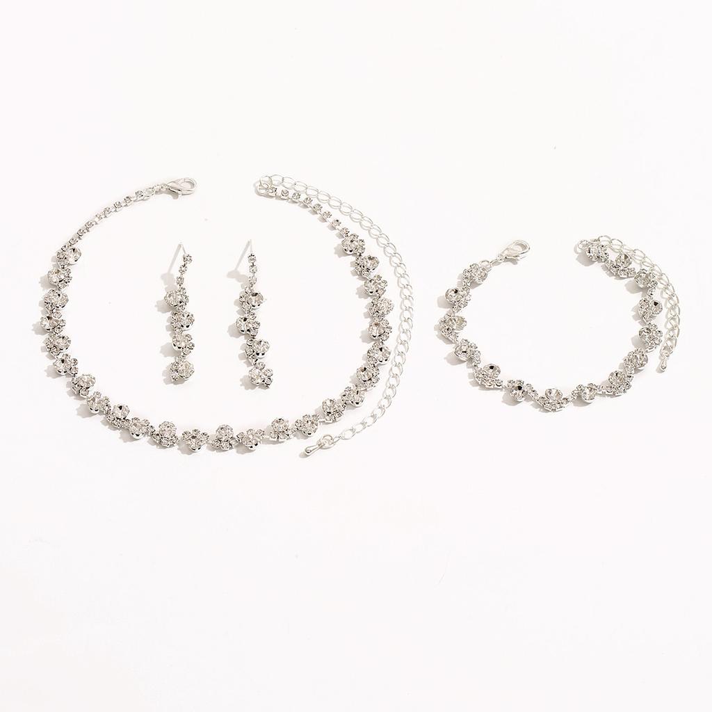 Exquisite Claw Chain Necklace Earrings Bracelet Jewelry Set - Perfect for Choker Length Evening Gowns  and Special Occasions