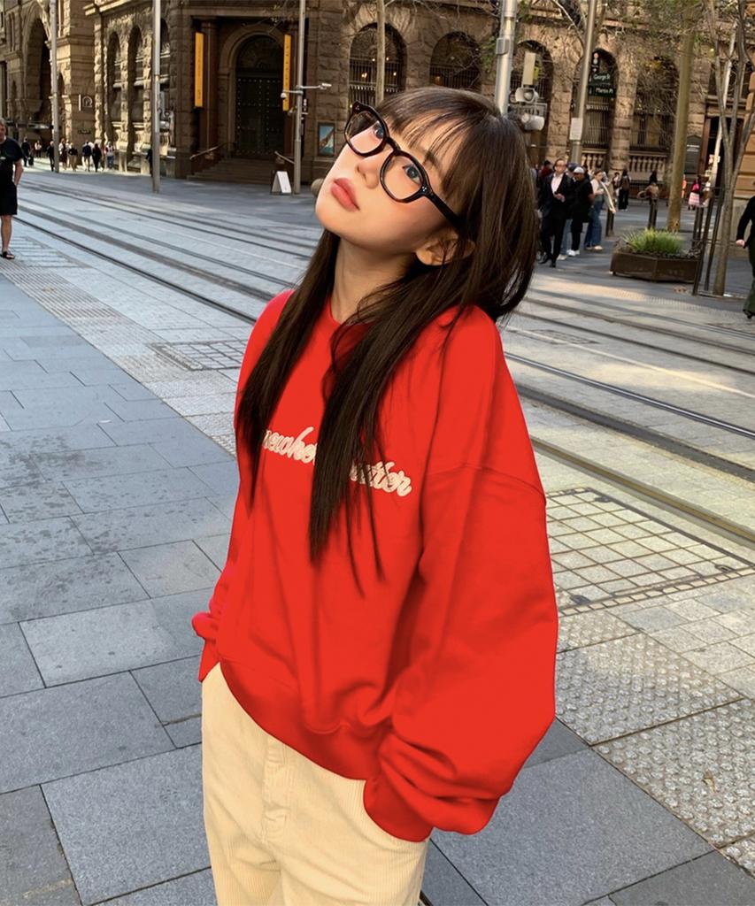 Sseomweeobeoteo Bold Logo Sweatshirt - Red