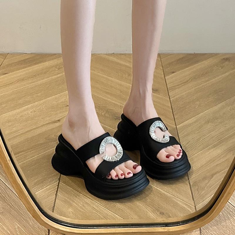 Niche Thick-bottomed Wedge Slippers Women's Summer Wear 2025 New Versatile High-heeled Rhinestone Casual One-word Sandals