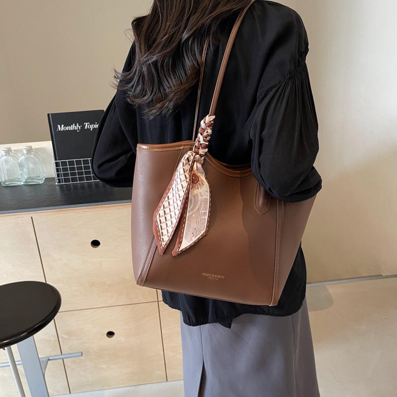 Bags Women's Tote Bags Large Capacity Winter 2025 New Casual Versatile Shoulder Bags College Students Class Commuter Bags