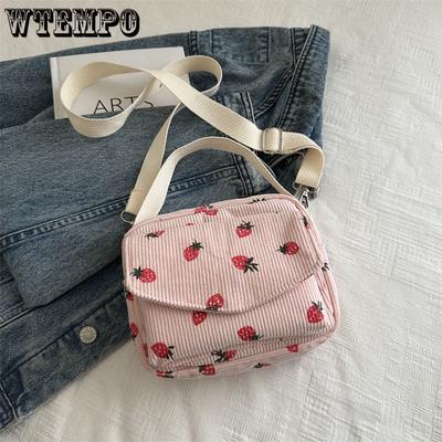 Borsa a tracolla a spalla in velluto a coste da cartone animato per donna Nuovo stile giapponese Studente ragazza Borsa per telefono a fragola