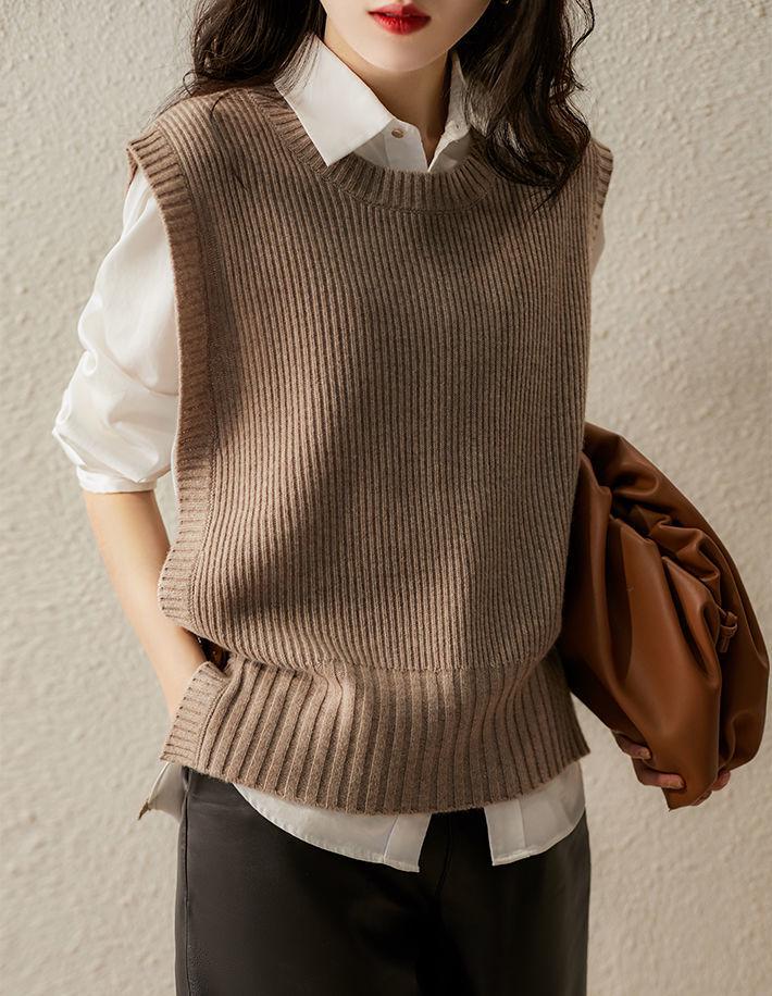 Women's Slim Fashion Round Neck Buttoned Knitted Vest - Anti-Pilling, Solid Color (Spring/Autumn 2022)