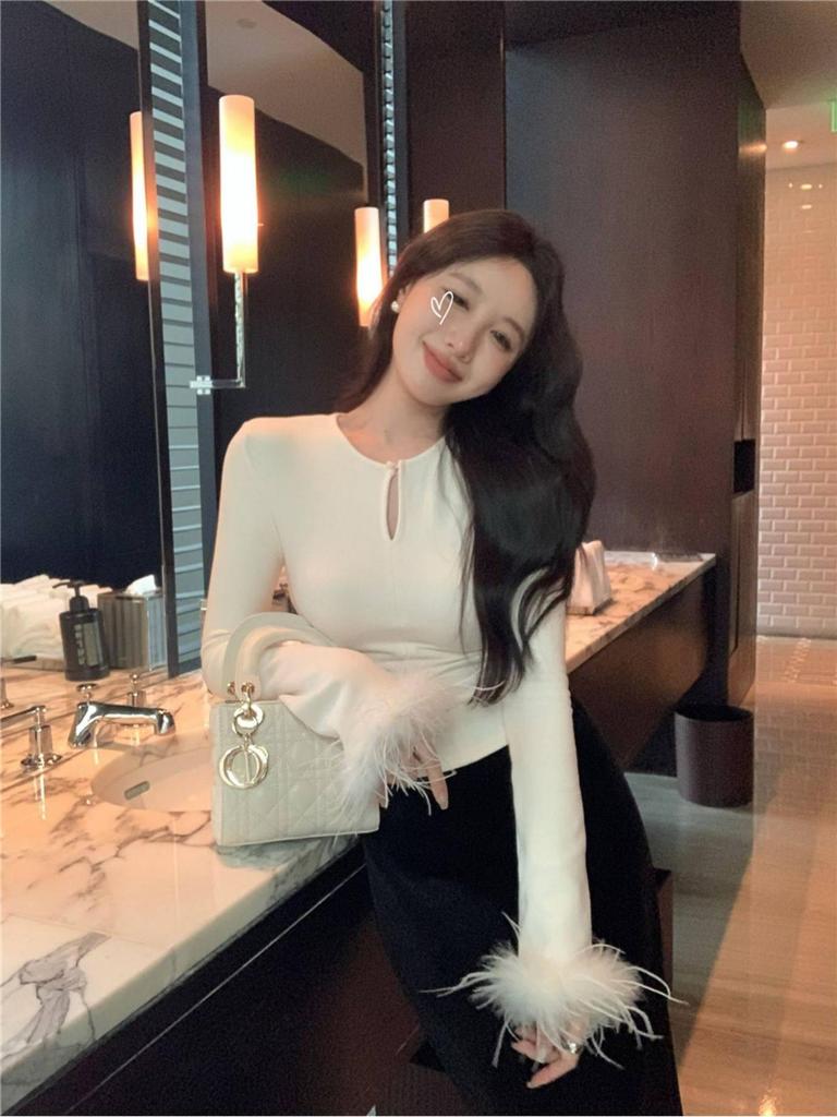 Women's Korean Style White Fluffy Long Sleeve Base Layer Top for Autumn/Winter - Slim Fit, Stylish, and Suitable as Outerwear