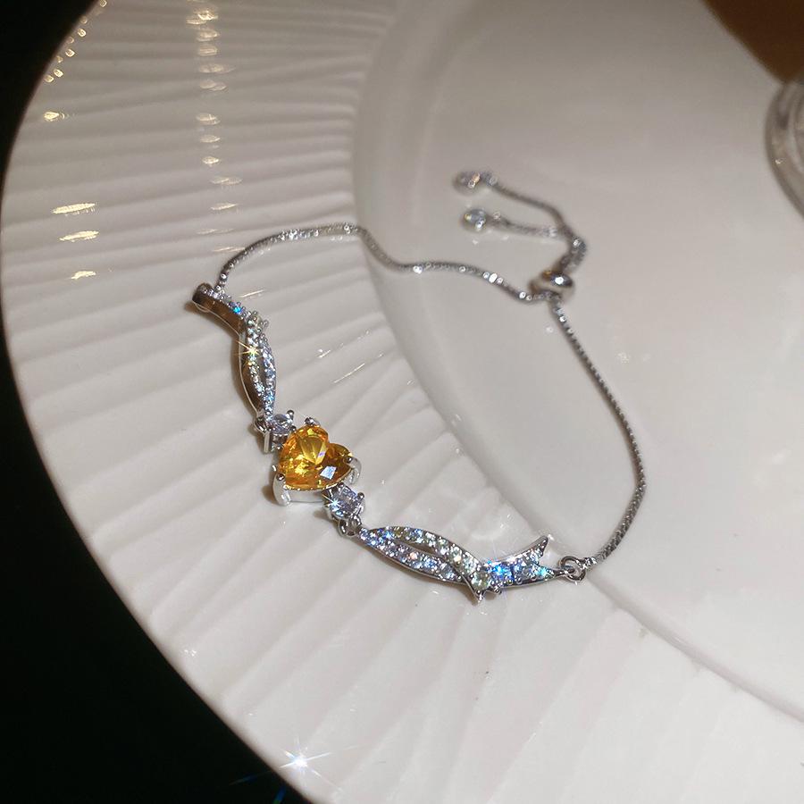 Chic Geometric Heart Bracelet: Elegant European & American Court Style Jewelry for Women
