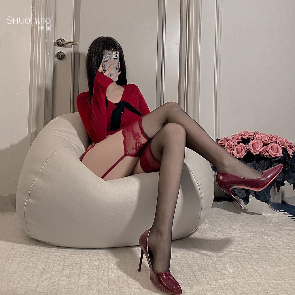 Sexy garter stockings with nightclub bouncing suspender integrated socks pure red contrasting color red edge stockings