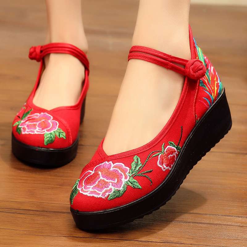 Ethnic style embroidered shoes Laobei cloth shoes women's shoes autumn shallow mouth strap embroidered shoes square dance dancing shoes mother shoes