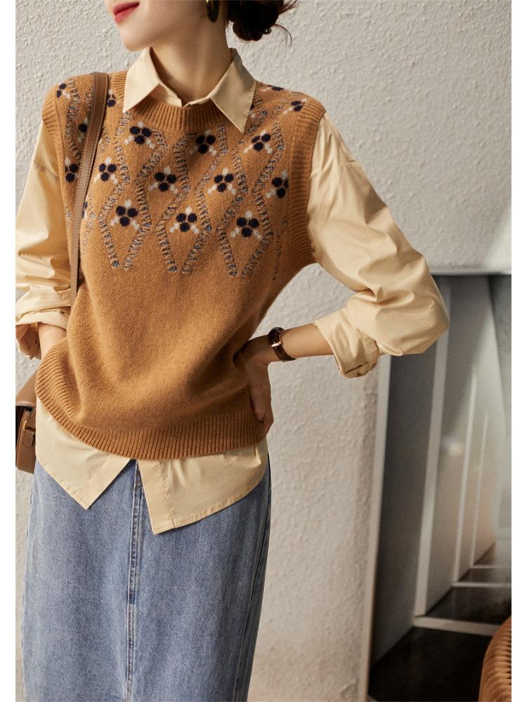 Avslappnad V-ringad stickad väst för kvinnor: Höst/Vinterkollektion - Polyestermaterial, V-ringad design, Enkelt mönster, Casual stil