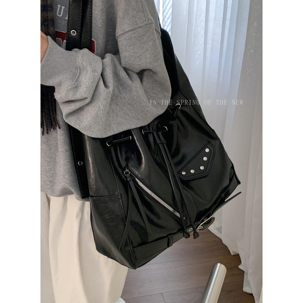 Retro Large-capacity Bucket Bag Women's 2025 Autumn and Winter New Simple Tote Bag Large-capacity Shoulder Messenger Bag
