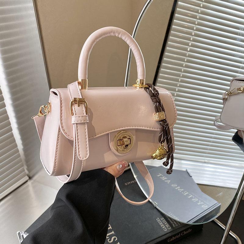 Retro Small Bag Women's New Versatile Shoulder Messenger Bag Women's Fashion Portable Small Square Bag