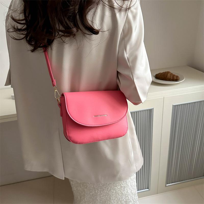 Taška na sedlo dámská taška messenger taška 2024 nová trendy dívka jaro jednoduchý módní trend zahraniční styl taška přes rameno ženy