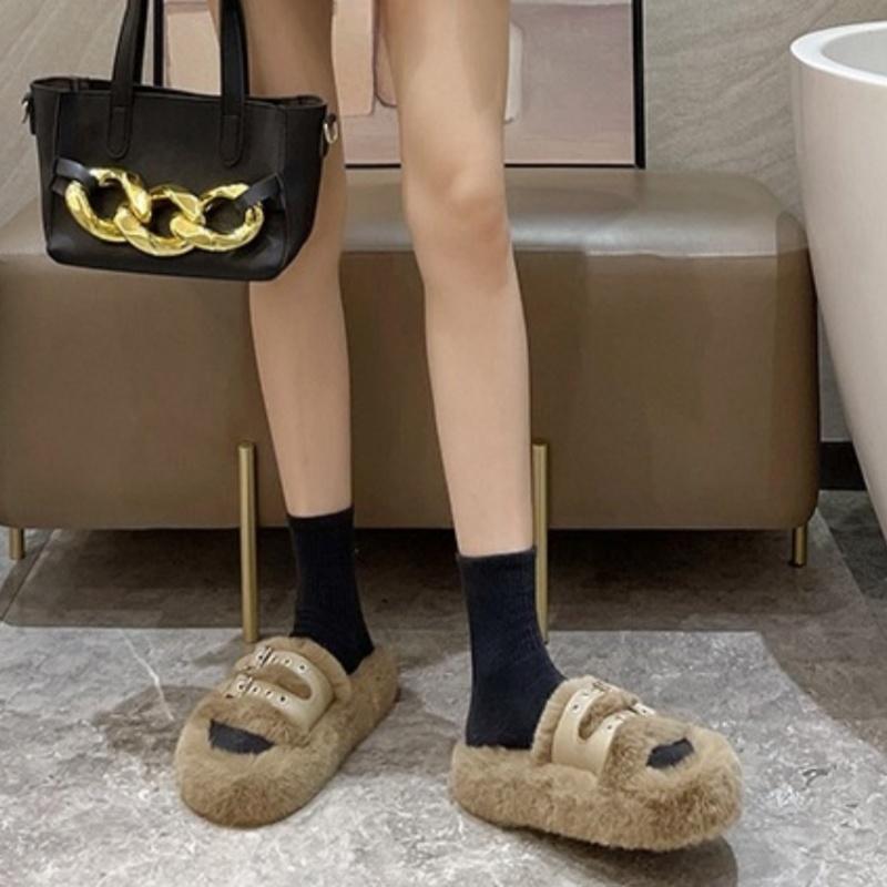 Winter Women Slippers 2025 Designer New Luxury Fashion Soft Plush Women Slippers Warm Cotton Outside Sandals Slippers