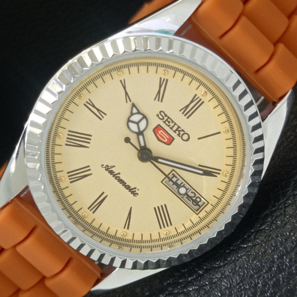 

AUTOMATIC VINTAGE REFURBISHED SEIKO 5 JAPAN MENS ROMAN FIGURE WATCH a442083-1