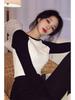 T-shirt Raglan Slim-Fit Chic Retrò di Hong Kong: Top a Maniche Lunghe Bianco e Nero da Donna