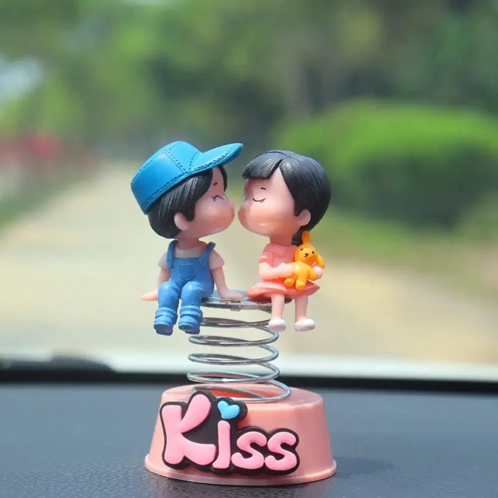 

Милая мультяшная пара, весенняя качающаяся голова, кукла для приборной панели автомобиля, украшение, украшение для салона автомобиля, аксессуары для подарка