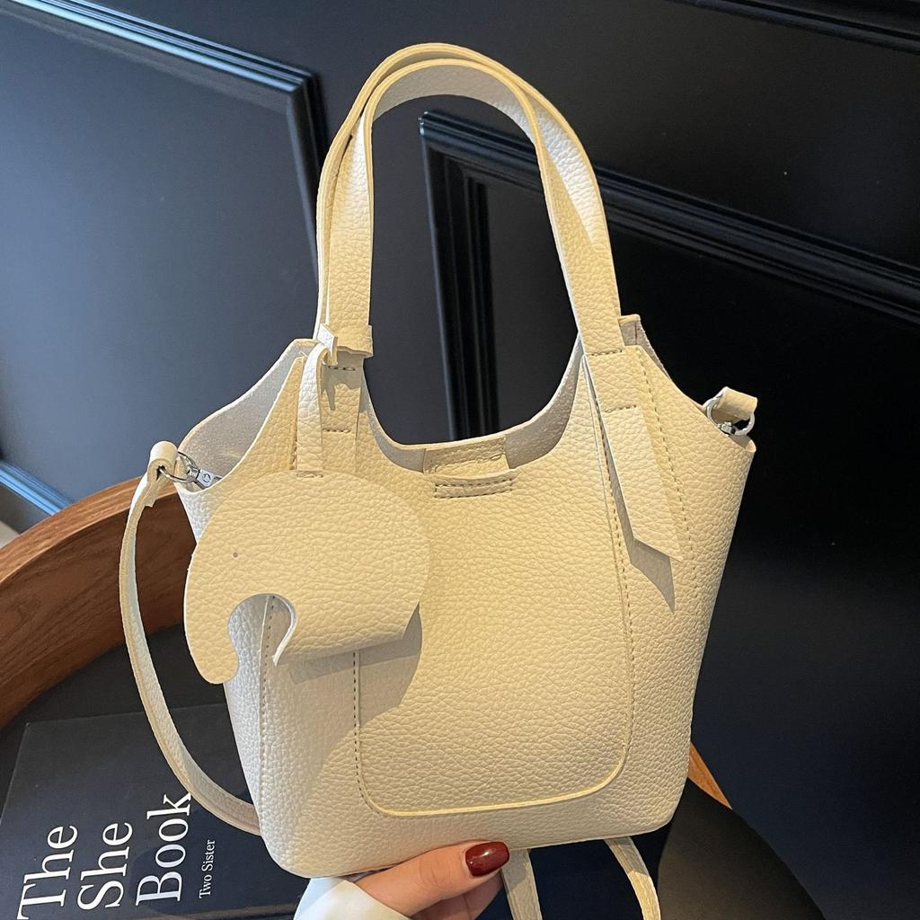 Fashion Foreign Style Portable Bucket Bag Women's New Versatile Shoulder Bag Large Capacity Simple Commuter Messenger Bag