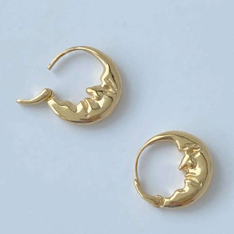 a mon the moon earring