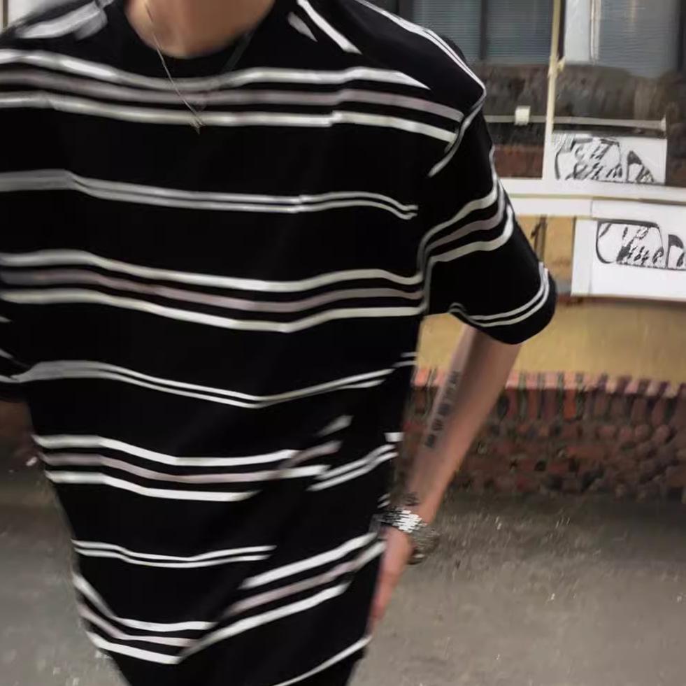 

Men s Oversized Black & White Striped Retro Short-Sleeve Cotton T-Shirt L