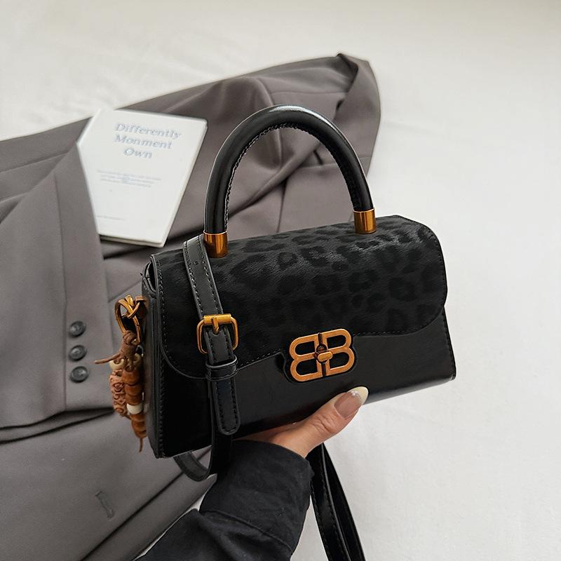 

Autumn new simple portable women s bag niche fashion high value small square bag shoulder messenger bag