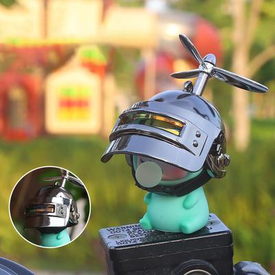 Auto Niedliche Ente mit Helm Propeller Windbrechende Wellenbrechende Ente Autozubehör Innenraum Spielzeug ohne Lichter für Fahrrad Motor
