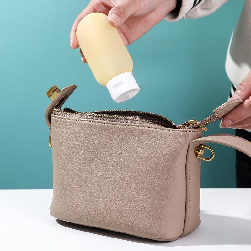 Reiseflaschen mit Shampoo, Duschgel, Reiseartikeln, Hautpflegeprodukten, Kosmetika, tragbaren Proben, leeren Flaschen