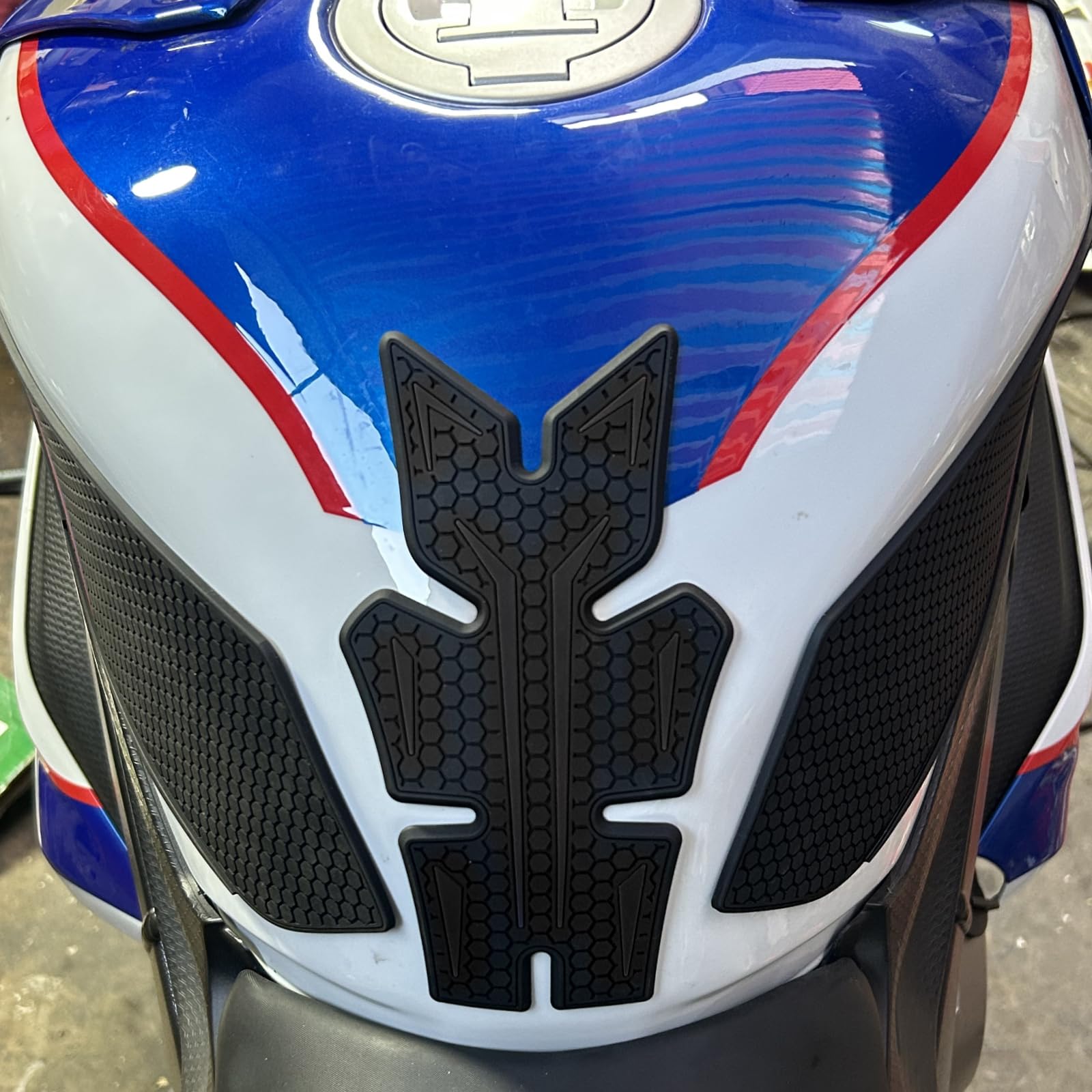 BYEMTTY 3D Накладка на бак с текстурой для BMW S1000RR (2019-2025 гг.) (черный) чёрный