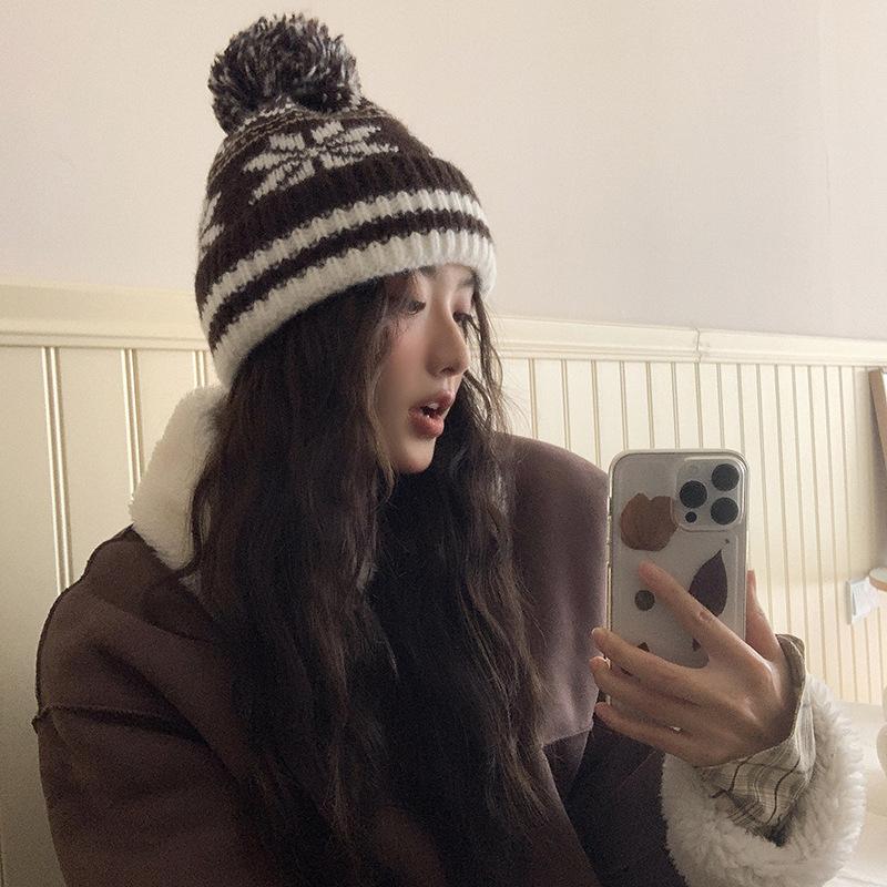 Autumn and Winter Red Christmas Hairball Snowflake Warm Knitted Wool Hat Sweet and Cute Hair Curled Edge Cold Hat