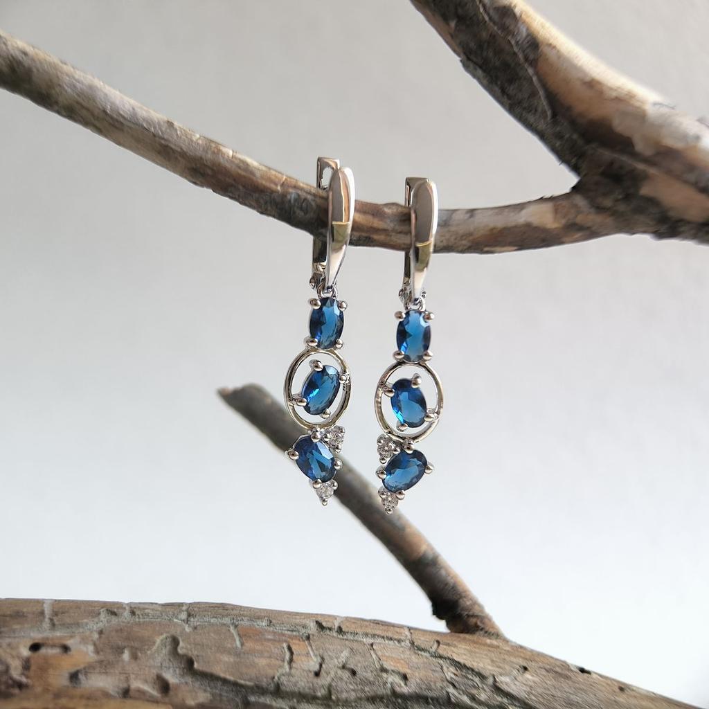 Серебряные серьги с сапфиром nano 2.148ct, фианитами (2195030)