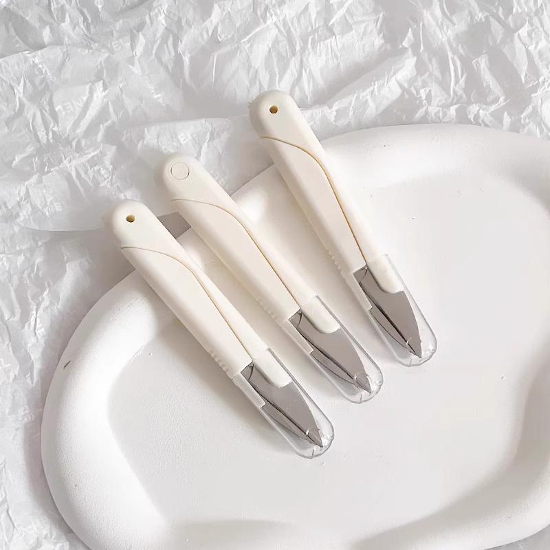 

Newcomer Special: U-Shaped Round-Head Portable Spring Sewing Scissors with Cover