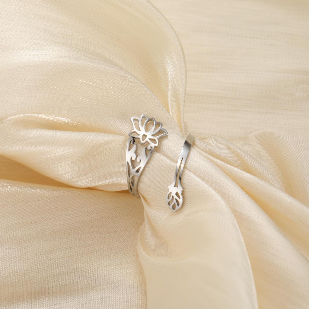 LIKGREAT Bague Fleur de Lotus Bouddhisme pour Femmes Anneaux de Doigt Réglables 2025 Tendance Bijoux en Acier Inoxydable Cadeau d'Anniversaire