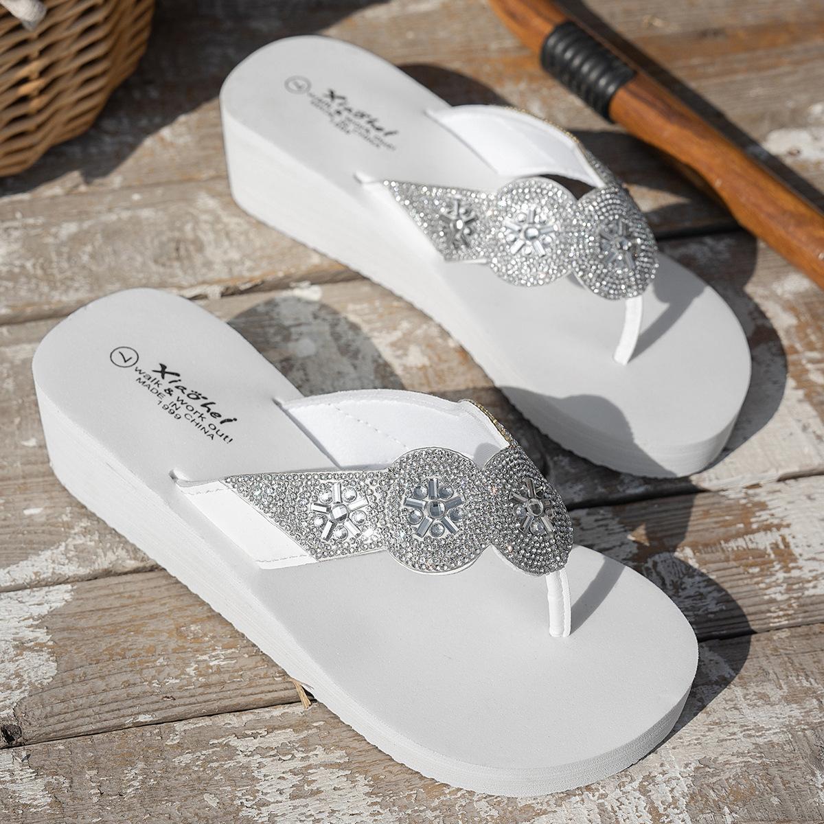 

Большого размера шлепанцы со стразами женские новые летние женские на толстой подошве праздничные на танкетке пляжные крутые шлепанцы US10 белый